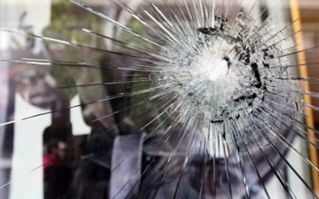 Έσπασε τέσσερα καταστήματα για να κλέψει δύο γάλατα