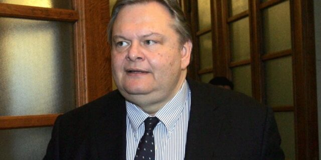 Επί παντός επιστητού ο Ευ. Βενιζέλος στη Χαλκίδα