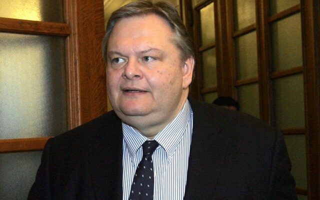 Επί παντός επιστητού ο Ευ. Βενιζέλος στη Χαλκίδα