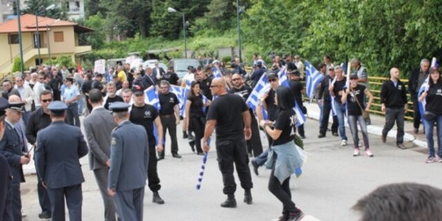 Ένταση με μέλη της ΧΑ στην επέτειο του Ολοκαυτώματος στη Νάουσα