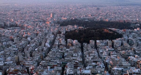 Ένα βήμα πριν την οριστική κατάρρευση η αγορά των ακινήτων