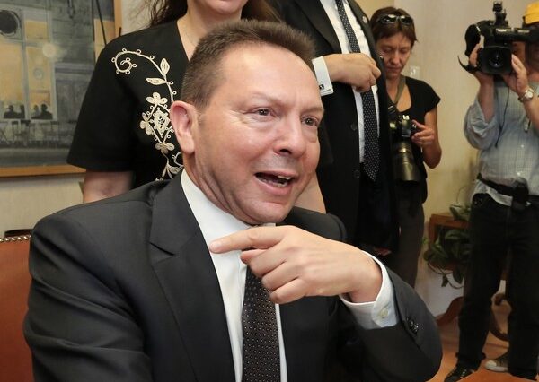 Στουρνάρας: Μην μεταδίδετε το σήμα της ΕΡΤ, θα έχετε κυρώσεις