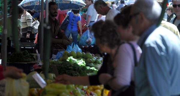 ΙΟΒΕ: Βελτίωση στο οικονομικό κλίμα αλλά επιδείνωση της καταναλωτικής εμπιστοσύνης τον Ιανουάριο