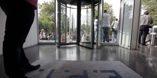 Σωρεία αντιδράσεων για το κλείσιμο της ΕΡΤ