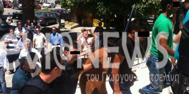 Βίντεο: Αποδοκιμασίες για τον δράστη του διπλού φονικού στην Εύβοια