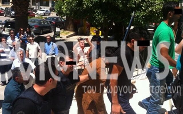 Βίντεο: Αποδοκιμασίες για τον δράστη του διπλού φονικού στην Εύβοια