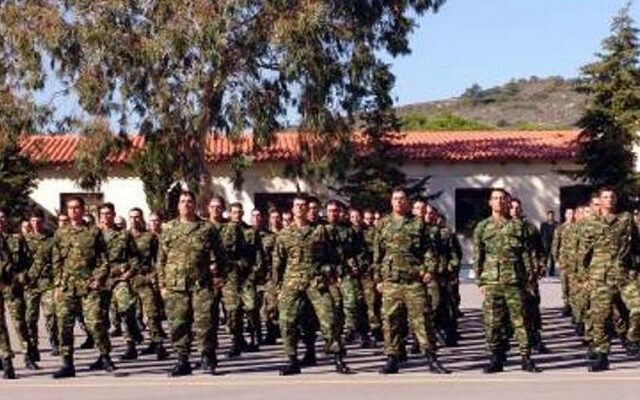 Στο πλευρό των εργαζομένων της ΕΡΤ και οι φαντάροι
