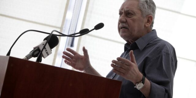 Άνοιγμα Κουβέλη στην κεντροαριστερά
