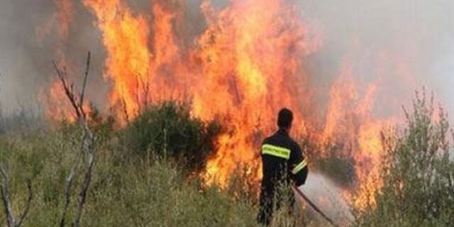 Απειλήθηκαν σπίτια από φωτιά στην Κρήτη