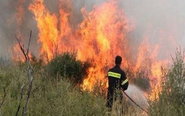 Απειλήθηκαν σπίτια από φωτιά στην Κρήτη