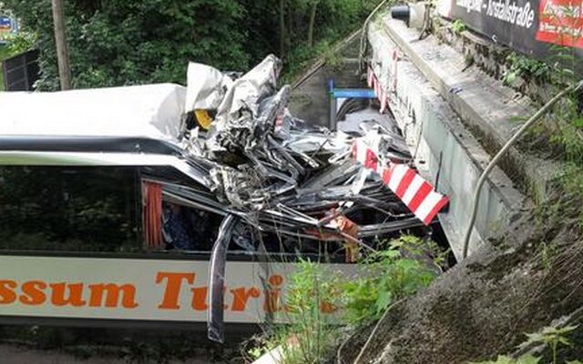Γερμανία: 40 μαθητές τραυματίες από λανθασμένη εκτίμηση οδηγού πούλμαν