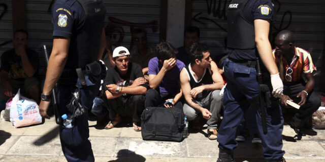 Έκθεση – κόλαφος της Human Rights Watch: Η Ελληνική Αστυνομία κακοποιεί μετανάστες στην Αθήνα