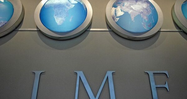 Αναστέλλεται η συζήτηση για το πρόγραμμα στήριξης και τα προηγούμενα λάθη του ΔΝΤ
