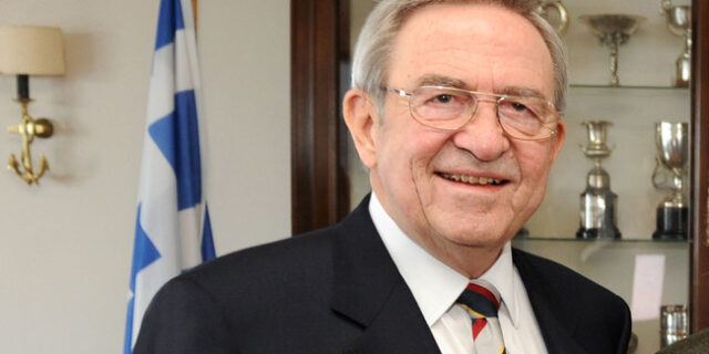 Καταγγελία ΠΟΑΣΥ: Η Αστυνομία φρουρεί στην Αργολίδα την κατοικία του τέως Βασιλιά
