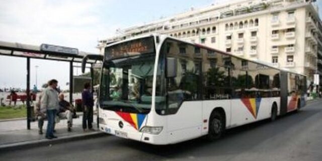 Πετροβόλησαν λεωφορείο έξω από την ΕΡΤ3