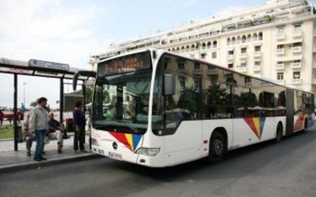 Πετροβόλησαν λεωφορείο έξω από την ΕΡΤ3