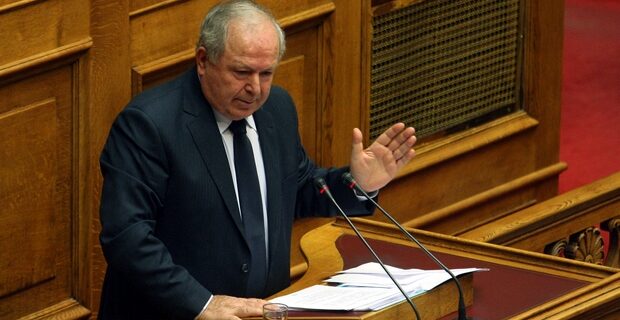 Ο χρόνος περνάει ευχάριστα στη Βουλή: Το δεκάλεπτο διάλειμμα του Μαρκογιαννάκη κρατάει 2 δευτερόλεπτα