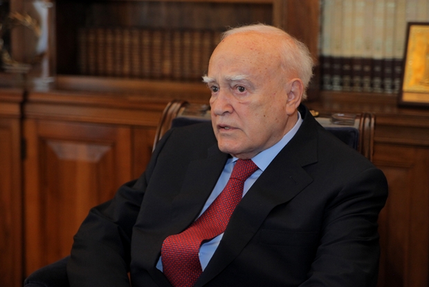 Στο Βελιγράδι μεταβαίνει ο Κάρολος Παπούλιας