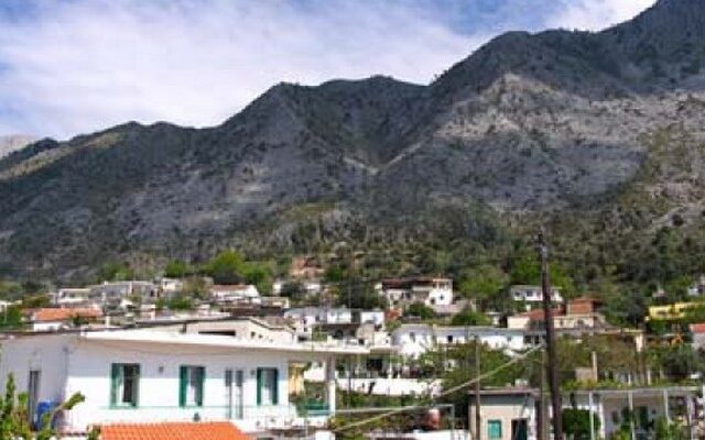 Πέρασαν τουρίστες για δασοφύλακες και τους πυροβόλησαν