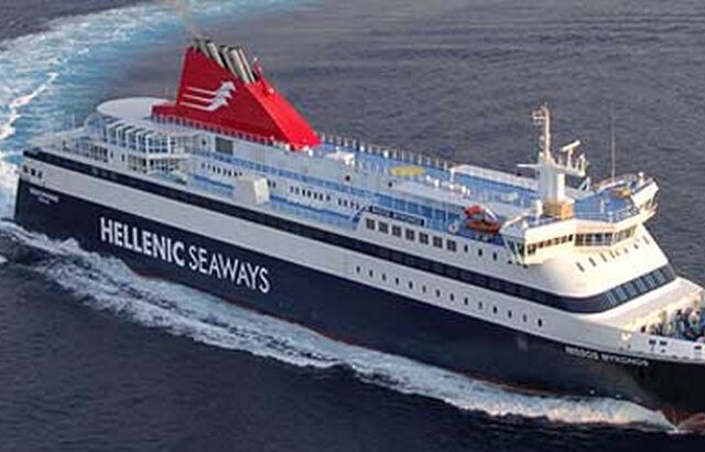 Ακινητοποιημένο στον Πειραιά λόγω βλάβης το “Νήσος Μύκονος”