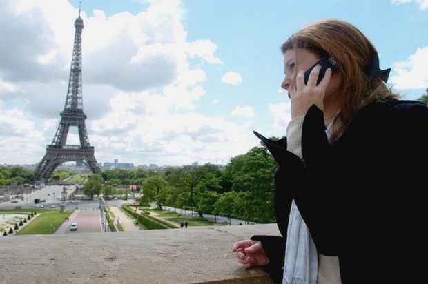 Τέλος στις χρεώσεις roaming στα κινητά βάζει η Ε.Ε.