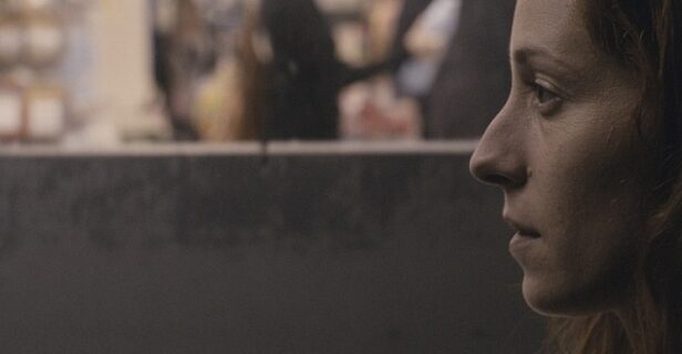 «Ολα γίνονται για ένα λόγο»: Πρώτες εικόνες από το «September» της Πέννυς Παναγιωτοπούλου