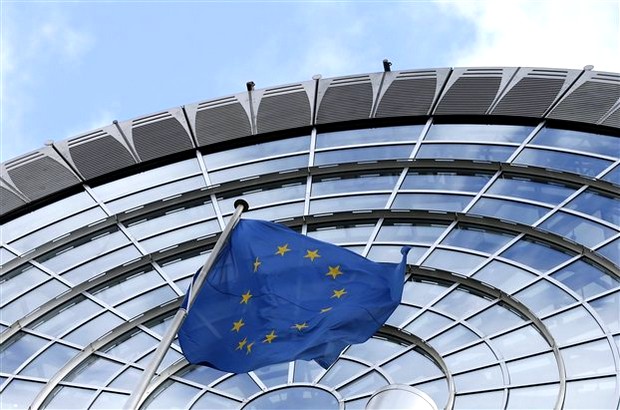 Spiegel: Κόντρα ΔΝΤ – Ε.Ε. για κούρεμα και απειλές προς Ελλάδα για διακοπή χρηματοδότησης