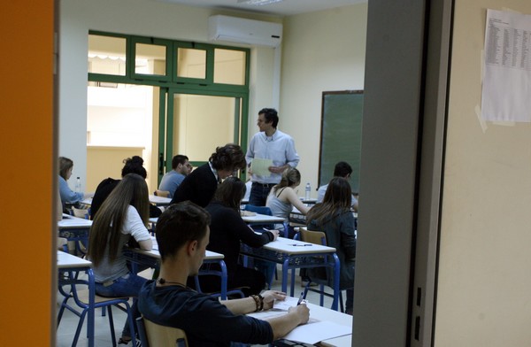 Με 13.000 λιγότερους εκπαιδευτικούς από τη νέα σχολική χρονιά. Αύξηση ωραρίου και μεταθέσεις