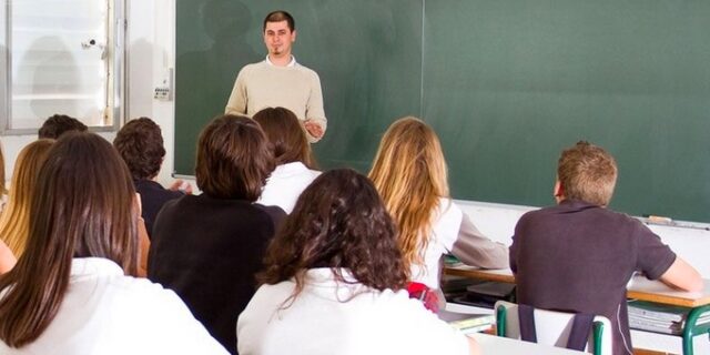Ιστορικοί και φιλόλογοι ζητούν να διδάσκουν μόνο αυτοί το μάθημα της Ιστορίας