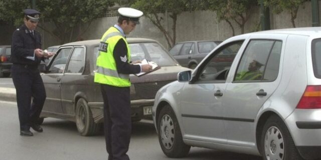 Οδηγός μοτοσυκλέτας γρονθοκόπησε τροχονόμο στο Ηράκλειο