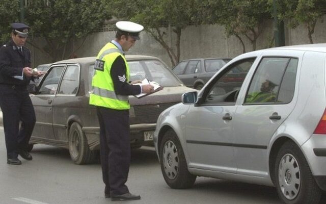 Οδηγός μοτοσυκλέτας γρονθοκόπησε τροχονόμο στο Ηράκλειο