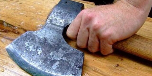 Επίθεση με τσεκούρι σε περιπτερά για ένα πακέτο τσιγάρα