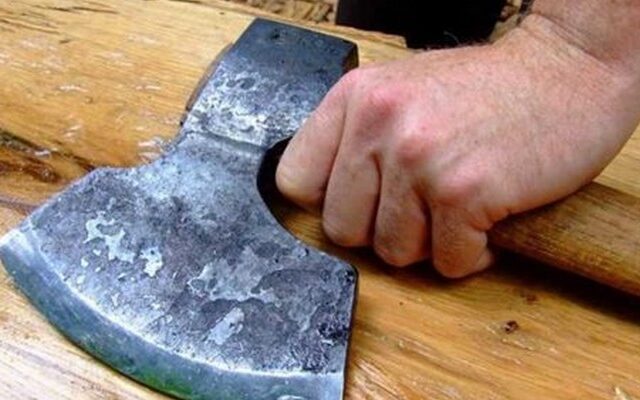 Επίθεση με τσεκούρι σε περιπτερά για ένα πακέτο τσιγάρα