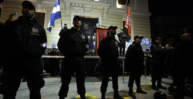Συγκλονιστικές μαρτυρίες για τη Χρυσή Αυγή: Έβαζαν σκυλιά να δαγκώνουν μετανάστες