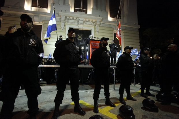 Συγκλονιστικές μαρτυρίες για τη Χρυσή Αυγή: Έβαζαν σκυλιά να δαγκώνουν μετανάστες