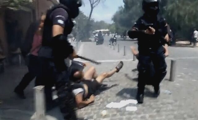 Το βίντεο με την επίθεση της ΕΛ.ΑΣ. σε διαδηλωτές για την αποφυλάκιση Κ. Σακκά