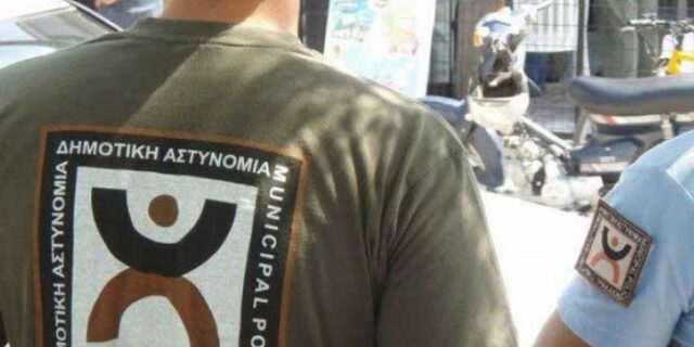 Θεσσαλονίκη: Αντιεξουσιαστές “έδιωξαν” δημοτικούς αστυνομικούς από την πορεία