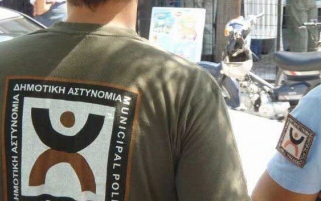 Θεσσαλονίκη: Αντιεξουσιαστές “έδιωξαν” δημοτικούς αστυνομικούς από την πορεία