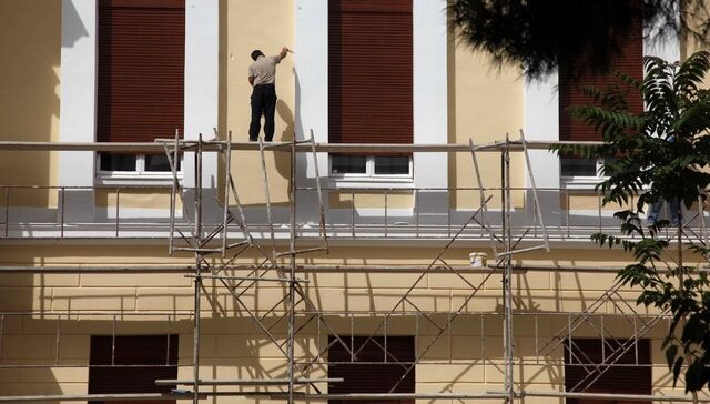 Πολυνομοσχέδιο: Το υπουργικό θα ορίζει το ύψος του κατώτατου μισθού