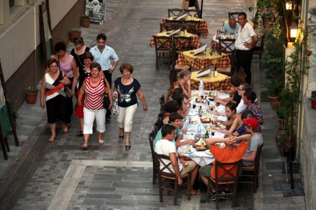 Αύξηση των εσόδων από τη μείωση του ΦΠΑ σε 13%