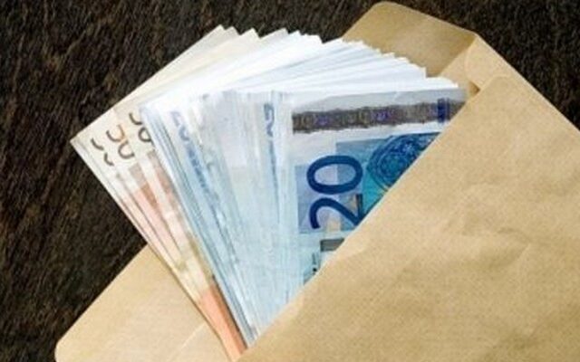 “Καμπάνα” σε ζευγάρι υπαλλήλων της τοπικής αυτοδιοίκησης για “φακελάκι”