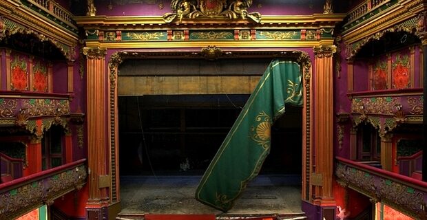 Σαν παλιό σινεμά. Μια ξενάγηση σε υπέροχες, ερειπωμένες κινηματογραφικές αίθουσες