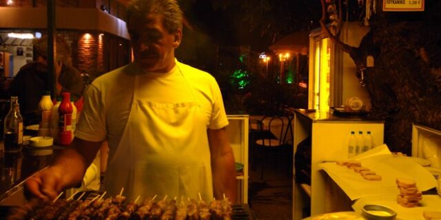 Κοροϊδία με τον ΦΠΑ: Σε ποια προϊόντα θα ισχύει ο συντελεστής 13%
