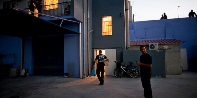 Guardian: Στην Ελλάδα της κρίσης ο φασισμός ανεβαίνει