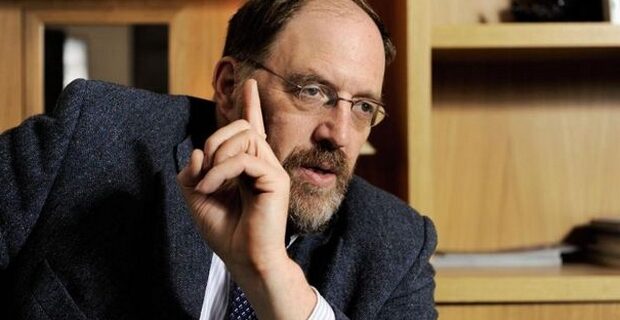 Φόβοι Γκάλμπρεϊθ πως η Ελλάδα δεν θα τα καταφέρει: Αλλάξτε πορεία και διαγράψτε μέρος του ελληνικού χρέους
