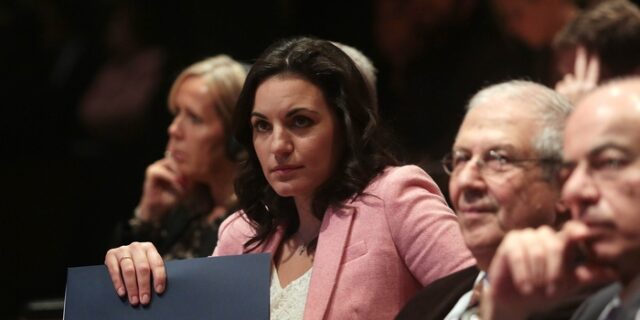 Μείωση του ΦΠΑ στην εστίαση εισηγείται η Κεφαλογιάννη