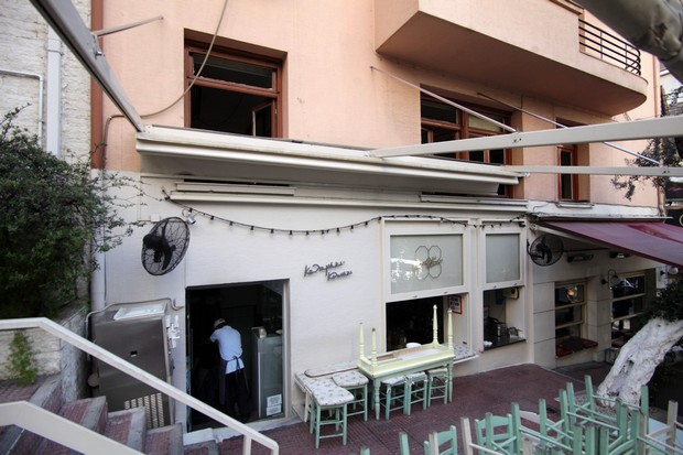 Έκρηξη σε κατάστημα στο Κολωνάκι με τραυματία