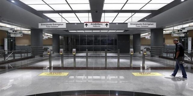 Αστικές συγκοινωνίες: Μπάρες, μηνύματα για το κλείσιμο σταθμών και στροφή στη διαφήμιση