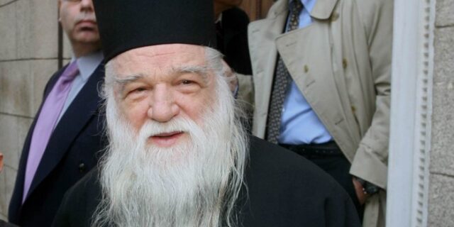 Ο Αμβρόσιος χτυπάει πένθιμα τις καμπάνες για το Σύμφωνο συμβίωσης