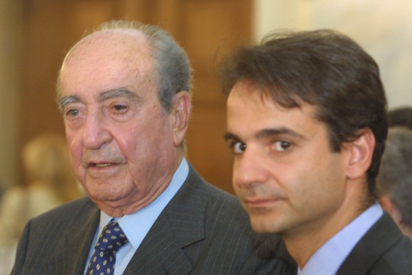 FT για Κ. Μητσοτάκη: Ο γιος ενός πρώην πρωθυπουργού που έκανε ρουσφέτια, θέλει να σπάσει τα δεσμά με το παρελθόν